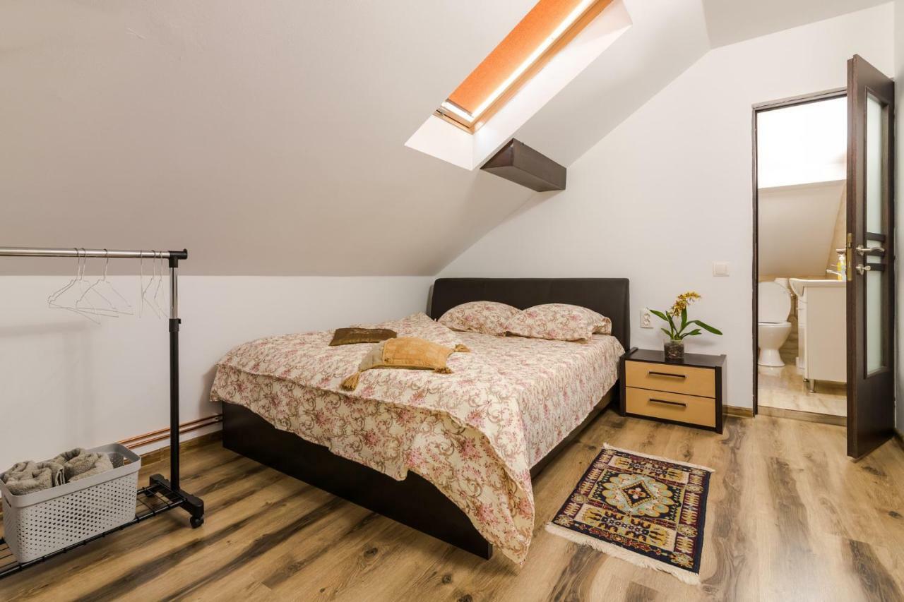 Casa De Vacanta Mirela Novaci-Straini Luaran gambar